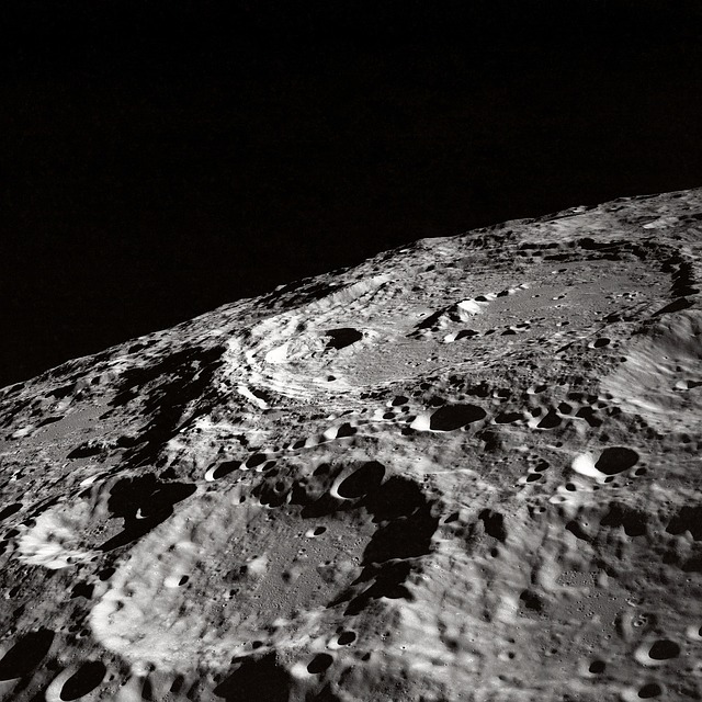 Mondkrater aufsuchen und beobachten